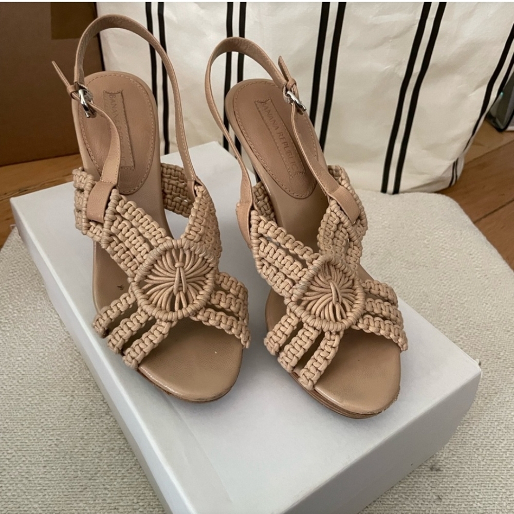 Banana republic nude heels